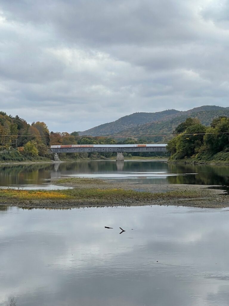 Sideview of Cornish Windsor cover bridge